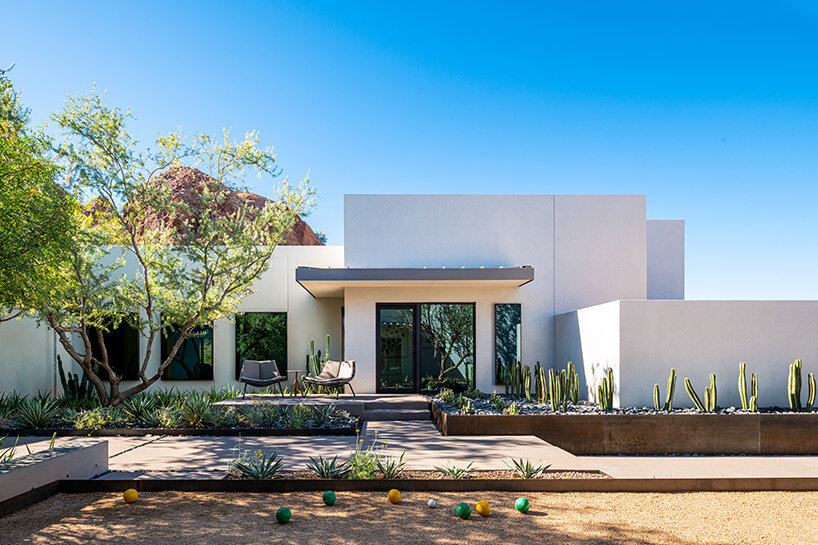 studio 180 degrees design+build veils a home into arizona's red mountains