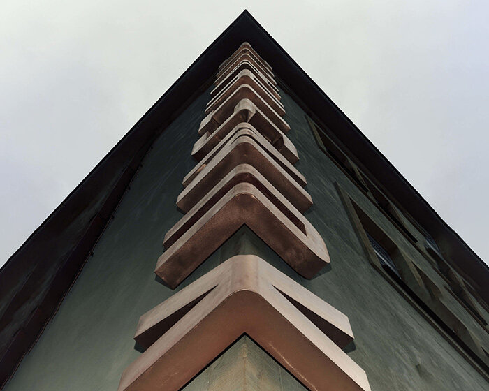 bent bronze letters embrace the corner of kunsthalle praha building