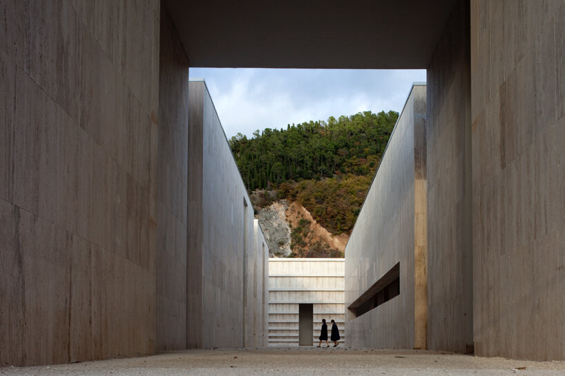 andrea dragoni completes contemplative cemetery extension in italy