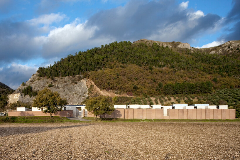 andrea dragoni completes contemplative cemetery extension in italy