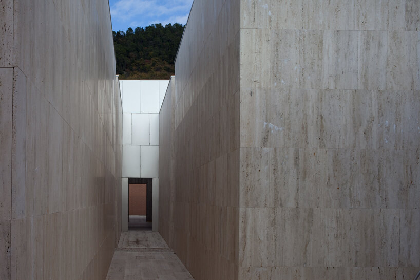 andrea dragoni completes contemplative cemetery extension in italy