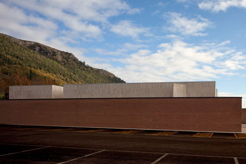 andrea dragoni completes contemplative cemetery extension in italy