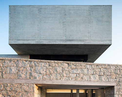 AZO arquitectos stacks volumes of stone and glass to build its casa em nogueiró