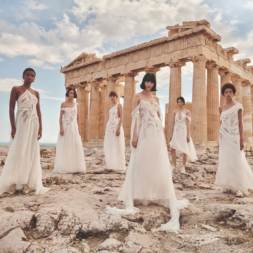 BST Dior Cruise 2022 và những nữ thần đất Athens thời hiện đại  ELLE