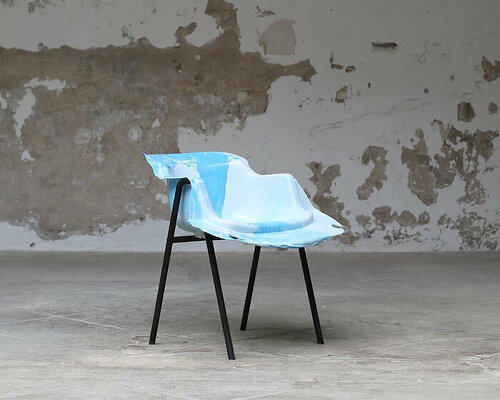 '27 sillas' chair exhibition by OiKo investigates the aesthetics of recycled plastic