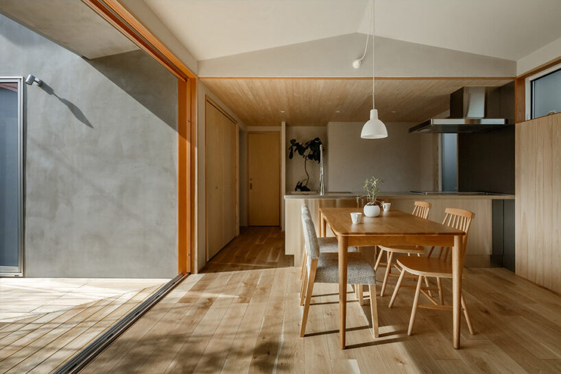 L-shaped house by hearth architects embraces vivid courtyard in japan