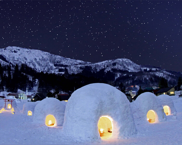 20 pop-up igloos form the restaurant kamakura village in nagano, japan