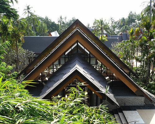 kengo kuma tops retail pavilion in thailand with rhythmic sequence of floating roofs