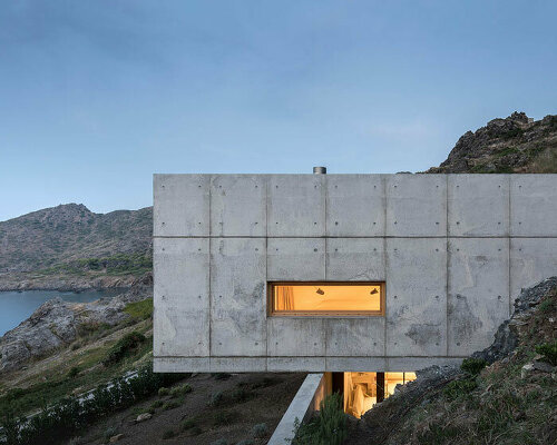 marià castelló blends architecture and coastal rock along spain's port de la selva