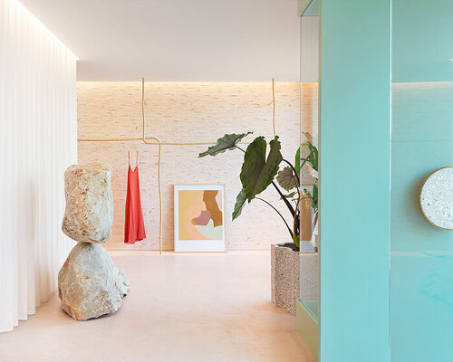 stone sculpture, pure forms + brass become the protagonists of forte_forte boutique in LA