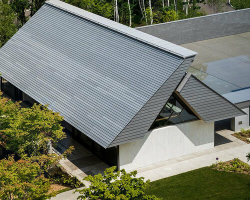 fragmented floating roof tops NIKKEN SIKKEI's chapel in japan