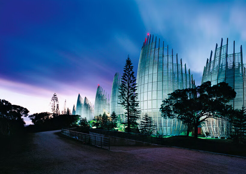 renzo piano building workshop,jean-marie tjibaou cultural center, nouméa, new caledonia, 1998 (image © john gollings)