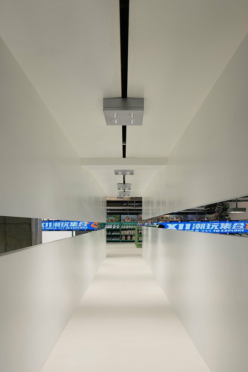 X11 Flagship Store / BloomDesign