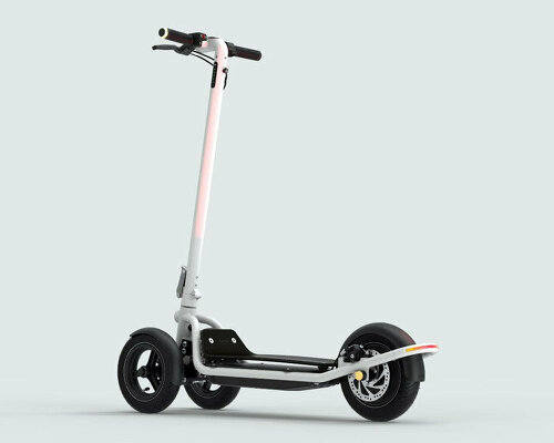 e-scooter TAITO has three wheels and a bamboo platform built to ride smoothly on cobblestones