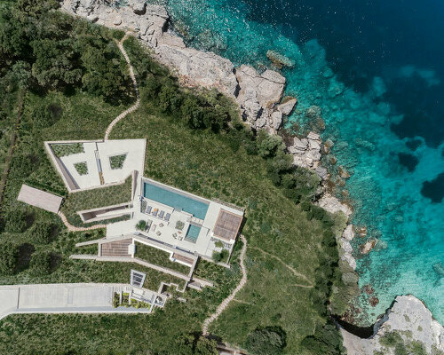 block722 embeds this breezy holiday home 'villa apollon' into the island coast of greece