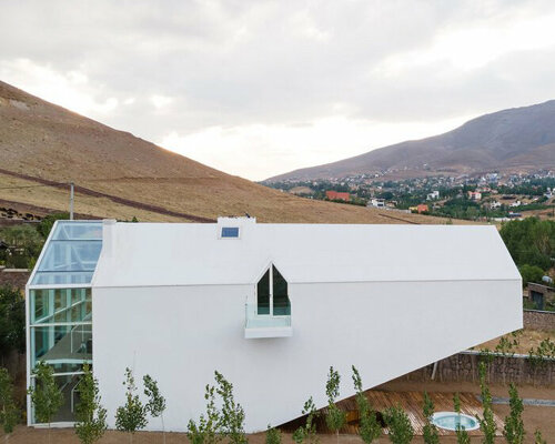 dasht villa optimizes outdoor & indoor living experience in cold iranian climate