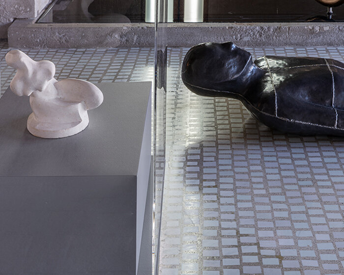 lucio fontanta + antony gormley sculptures meet in carlo scarpa's negozio olivetti in venice