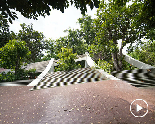 EKAR architects builds a house in thailand for a monk to walk in meditation