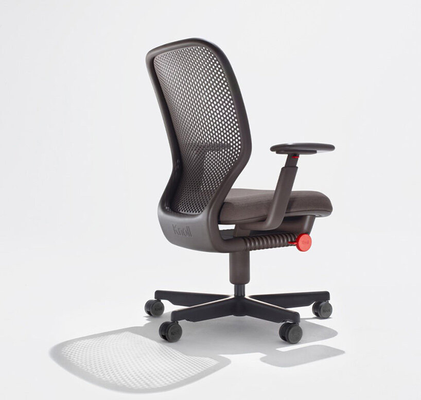 Knoll Launches Its Cantilevered Newson Task Chair at NeoCon 2022