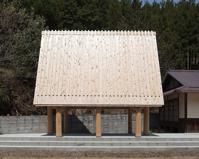 2m26 shelters the japanese countryside with 'simply a roof' of zero impact