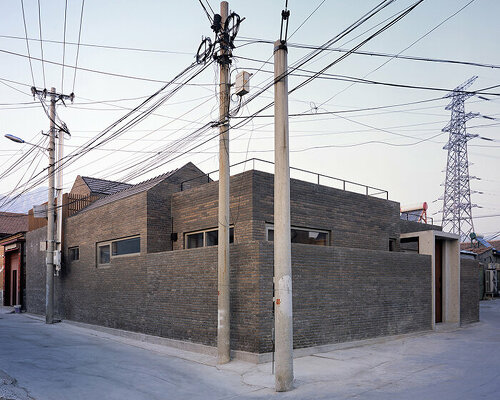 MINOR lab completes three-part brick residence for multi-generation family in beijing