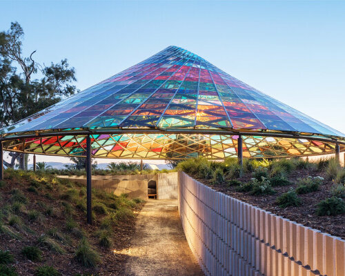 olafur eliasson uses 832 colored glass tiles for vertical panorama pavilion at donum estate