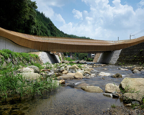 kengo kuma's 'kusugibashi' bridge in japan merges carpentry skills & computational design