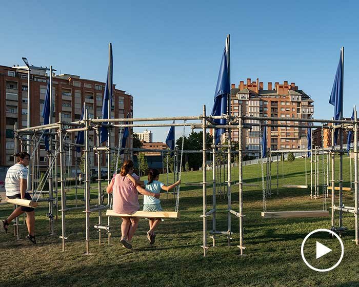 konstantin grcic's 'arenas' at concéntrico 08 engage young & old in a collective activity