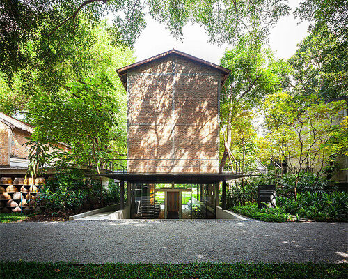 PAVA transforms old tobacco-drying barn into preserved brick teahouse in thailand