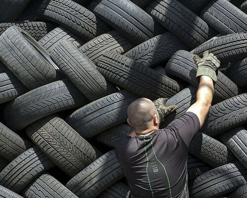 studio 5•5’s eco-friendly car showroom sets flexible furniture on recycled tire bricks