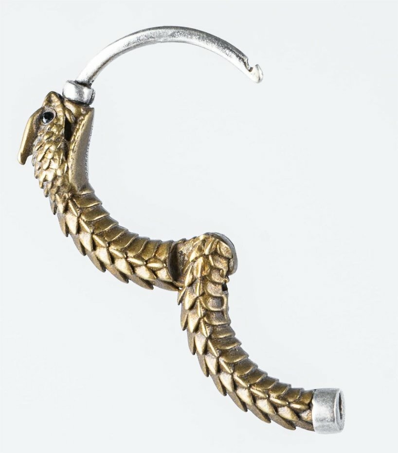 https://www.designboom.com/wp-content/uploads/2022/11/brass-rattlesnake-earrings-coppertist-wu-ancient-symbol-hope-eternity-designboom-1.jpg