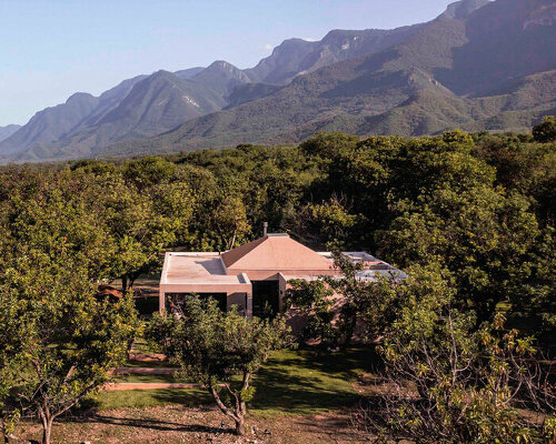 'el aguacate' weekend house composes off-the-grid living experiences in mexico