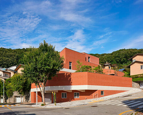 red brick residence in seoul stacks fragmented three-story volume