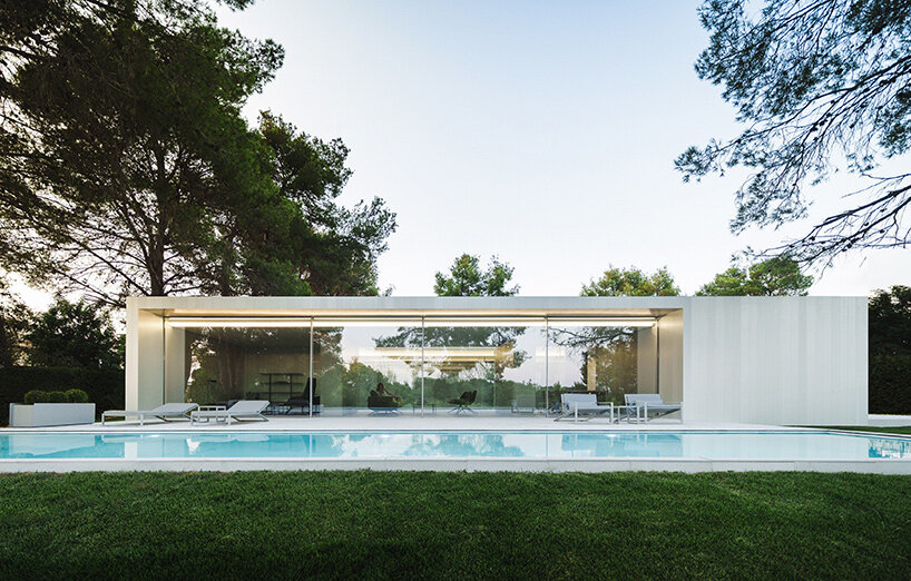 fran silvestre's N290 house is wrapped in a thin aluminum envelope