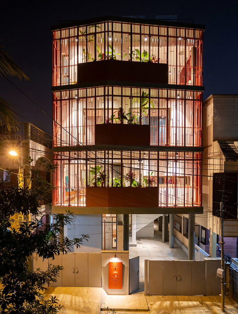 deep red-terracotta screens bring dynamic porosity to 'house on 46'