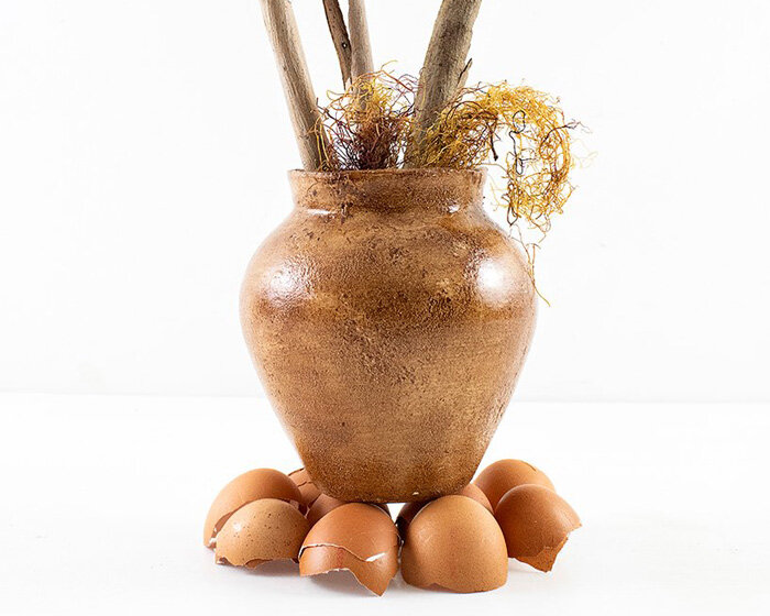 bioceramics: from eggshell waste and algae to biodegradable art