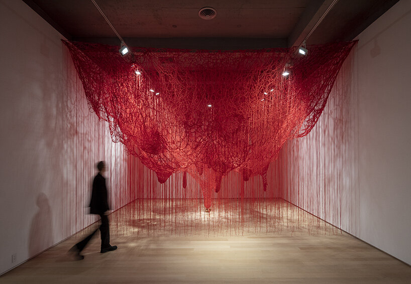 chiharu shiota weaves immersive webs through NY galerie templon