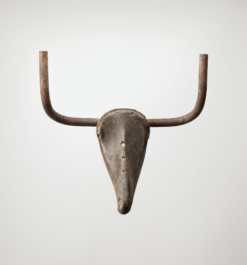 Pablo Picasso, Tête de taureau, printemps 1942, selle et guidon (cuir et métal), 33.5x43.5x19cm, Musée national Picasso-Paris, Dation Pablo Picasso, 1979. MP330