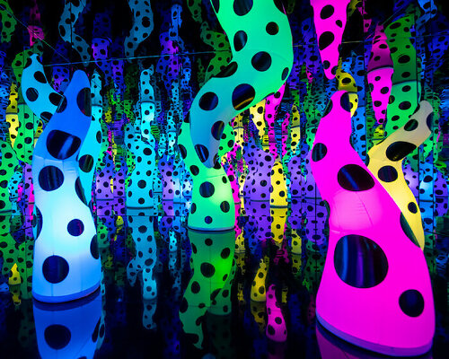 yayoi kusama's love is calling exhibition grows a mirrored forest of glowing tentacles in miami