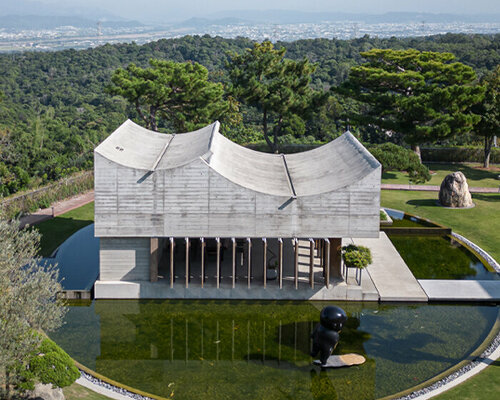 curved concrete plates & pivoting wooden doors adorn this tea house pavilion in taiwan