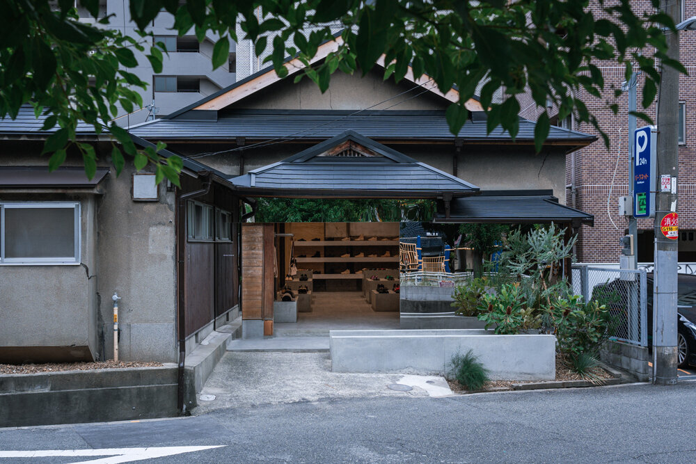 DDAA's store superimposes architectural layers of wooden house in osaka