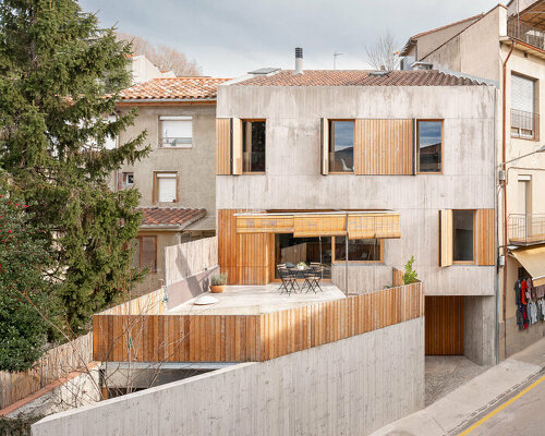 contemporary 'casa nus' is wedged into the historic streets of olot, spain