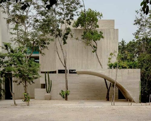 a habitable sculpture: espacio 18 infuses brutalist-inspired villa in mexico with lush greenery