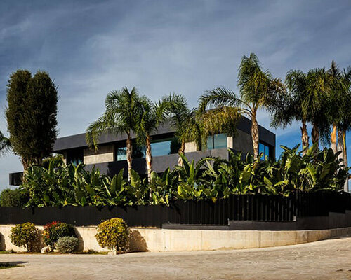 residence 321 engulfs in exotic greenery for asian-inspired oasis in valencian hillside