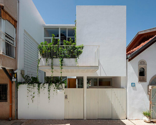 D house shapes multiple clever facades maximizing privacy in tel aviv neighborhood