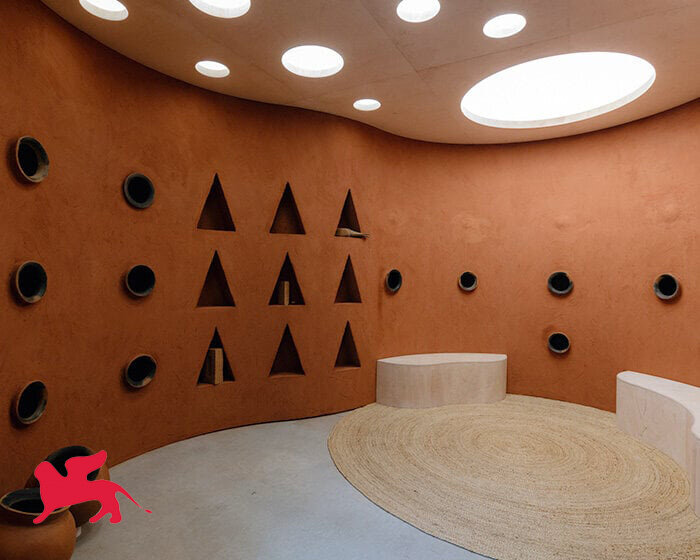 francis kéré's clay installation at the venice biennale celebrates west african architectural prowess