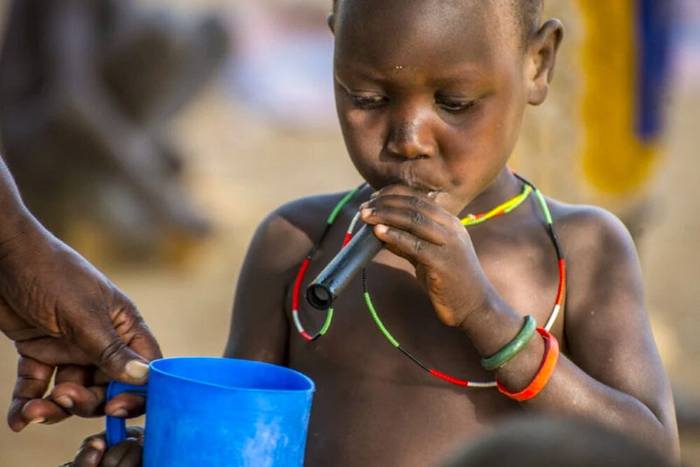 https://www.designboom.com/wp-content/uploads/2023/06/portable-water-filtration-straw-drink-directly-from-lakes-rivers-designboom-f.jpg