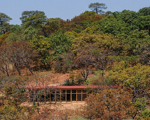 manuel cervantes estudio perches bioclimatic rural house in mexican woodlands