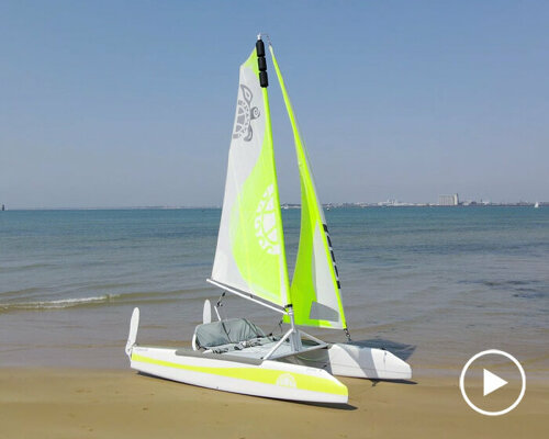 IZIBoat is a foldable & movable catamaran that assembles in 15 minutes