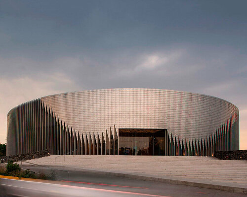 thousands of moving aluminum plates cover national biodiversity pavilion in mexico